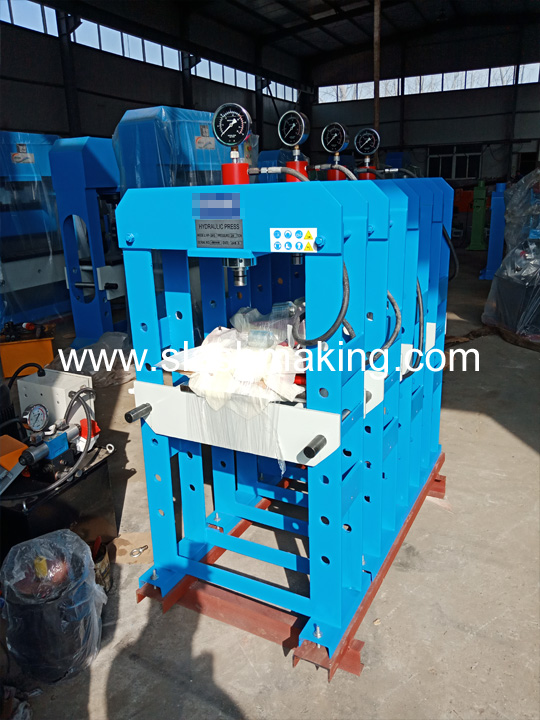 New Order of Hydraulic Press for an Eight-Year Customer (1).jpg